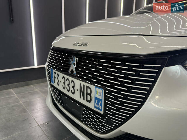 Белый Пежо e-208, объемом двигателя 0 л и пробегом 17 тыс. км за 14500 $, фото 10 на Automoto.ua