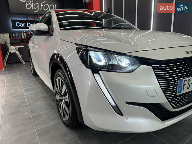 Белый Пежо e-208, объемом двигателя 0 л и пробегом 17 тыс. км за 14500 $, фото 11 на Automoto.ua