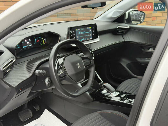 Белый Пежо e-208, объемом двигателя 0 л и пробегом 17 тыс. км за 14799 $, фото 21 на Automoto.ua