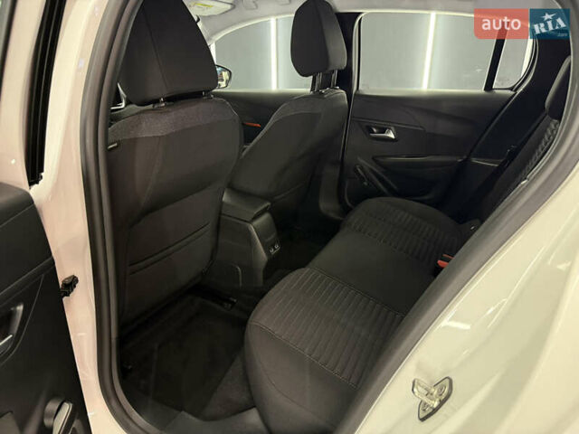 Белый Пежо e-208, объемом двигателя 0 л и пробегом 17 тыс. км за 14500 $, фото 35 на Automoto.ua