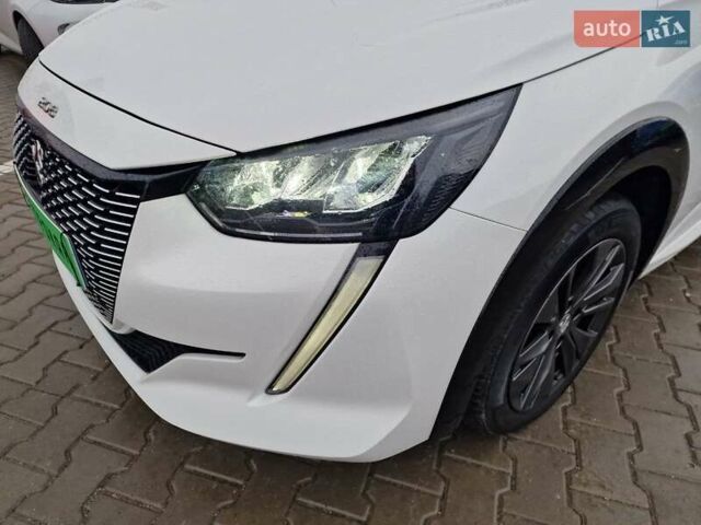 Белый Пежо e-208, объемом двигателя 0 л и пробегом 59 тыс. км за 13900 $, фото 10 на Automoto.ua