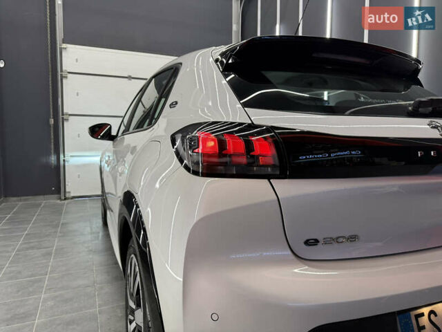 Белый Пежо e-208, объемом двигателя 0 л и пробегом 17 тыс. км за 14500 $, фото 16 на Automoto.ua