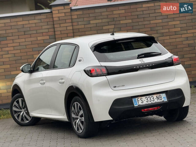 Белый Пежо e-208, объемом двигателя 0 л и пробегом 17 тыс. км за 14799 $, фото 5 на Automoto.ua