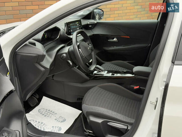 Белый Пежо e-208, объемом двигателя 0 л и пробегом 17 тыс. км за 14799 $, фото 20 на Automoto.ua