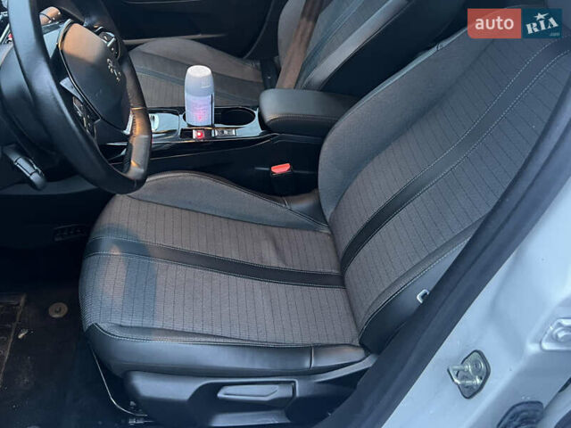 Білий Пежо e-208, об'ємом двигуна 0 л та пробігом 38 тис. км за 13500 $, фото 20 на Automoto.ua