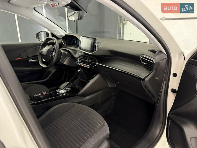 Белый Пежо e-208, объемом двигателя 0 л и пробегом 17 тыс. км за 14500 $, фото 24 на Automoto.ua