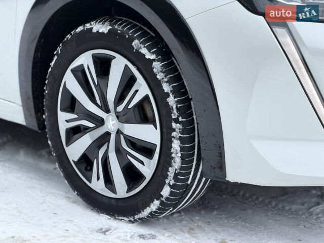 Білий Пежо e-208, об'ємом двигуна 0 л та пробігом 17 тис. км за 14999 $, фото 11 на Automoto.ua