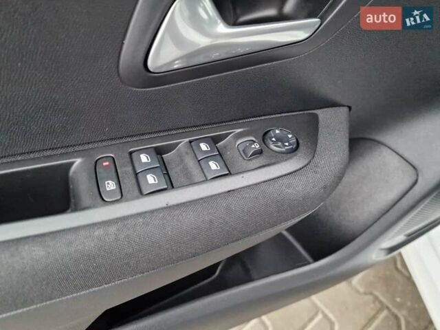 Белый Пежо e-208, объемом двигателя 0 л и пробегом 59 тыс. км за 13900 $, фото 47 на Automoto.ua