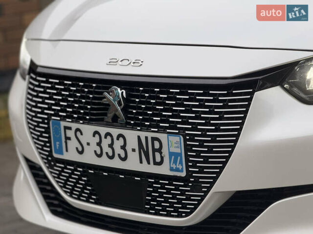 Белый Пежо e-208, объемом двигателя 0 л и пробегом 17 тыс. км за 14799 $, фото 15 на Automoto.ua
