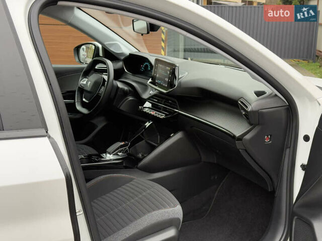 Белый Пежо e-208, объемом двигателя 0 л и пробегом 17 тыс. км за 14799 $, фото 22 на Automoto.ua