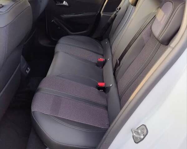 Білий Пежо e-208, об'ємом двигуна 0 л та пробігом 26 тис. км за 12970 $, фото 11 на Automoto.ua