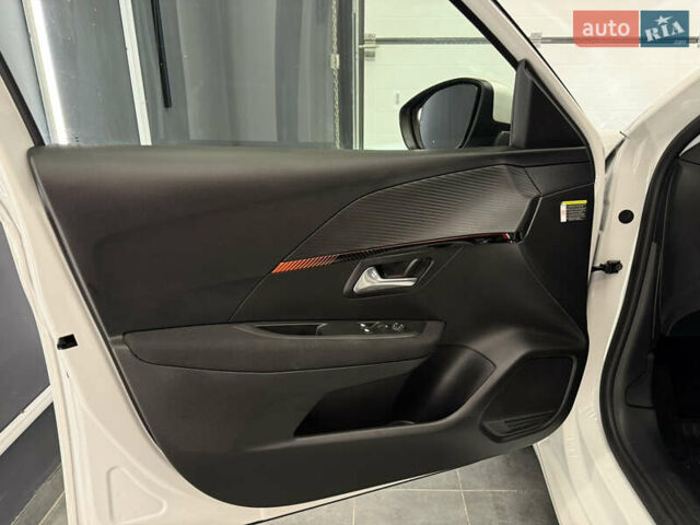 Белый Пежо e-208, объемом двигателя 0 л и пробегом 17 тыс. км за 14500 $, фото 19 на Automoto.ua