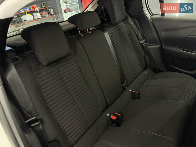 Белый Пежо e-208, объемом двигателя 0 л и пробегом 17 тыс. км за 14500 $, фото 39 на Automoto.ua