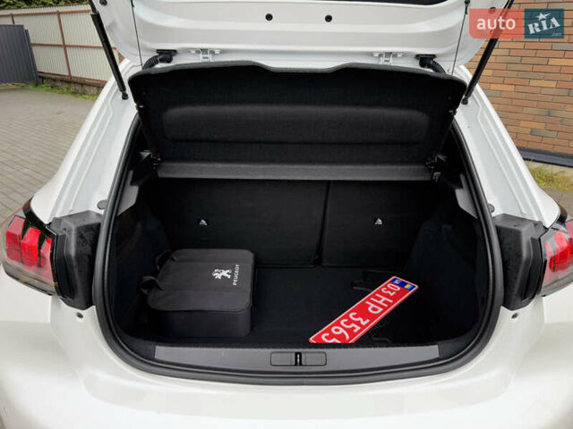 Белый Пежо e-208, объемом двигателя 0 л и пробегом 17 тыс. км за 14799 $, фото 41 на Automoto.ua