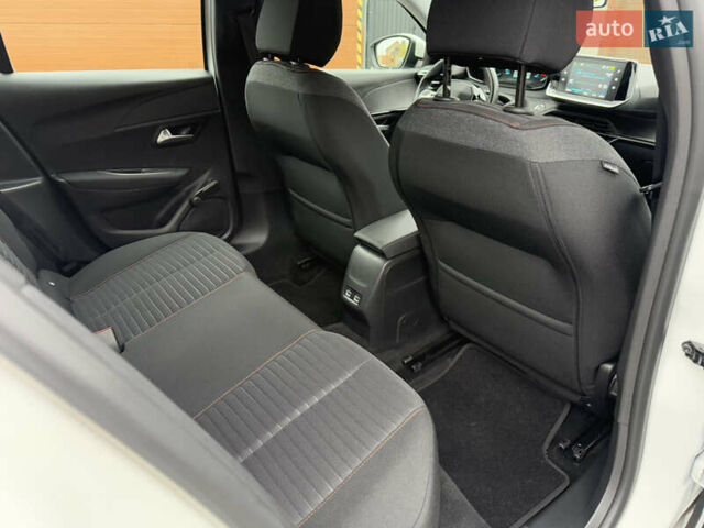 Белый Пежо e-208, объемом двигателя 0 л и пробегом 17 тыс. км за 14799 $, фото 40 на Automoto.ua