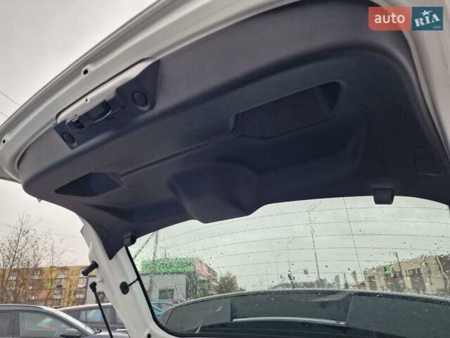 Белый Пежо e-208, объемом двигателя 0 л и пробегом 59 тыс. км за 13900 $, фото 52 на Automoto.ua