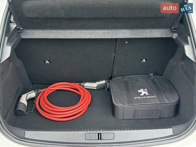 Білий Пежо e-208, об'ємом двигуна 0 л та пробігом 85 тис. км за 12900 $, фото 19 на Automoto.ua