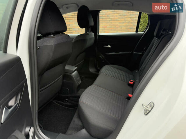 Білий Пежо e-208, об'ємом двигуна 0 л та пробігом 17 тис. км за 14200 $, фото 37 на Automoto.ua