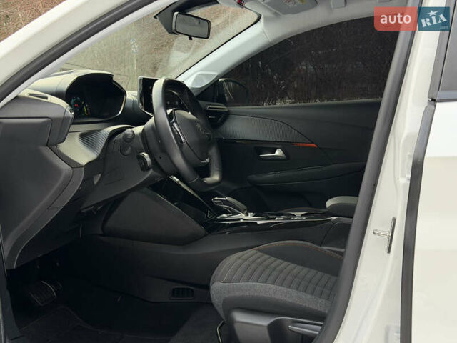 Білий Пежо e-208, об'ємом двигуна 0 л та пробігом 17 тис. км за 14999 $, фото 18 на Automoto.ua
