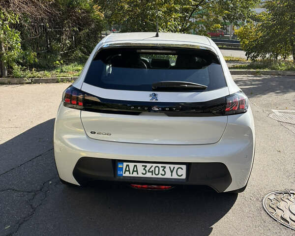 Белый Пежо e-208, объемом двигателя 0 л и пробегом 72 тыс. км за 14000 $, фото 5 на Automoto.ua