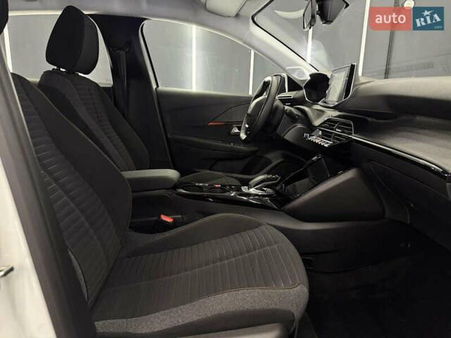 Белый Пежо e-208, объемом двигателя 0 л и пробегом 17 тыс. км за 14500 $, фото 25 на Automoto.ua