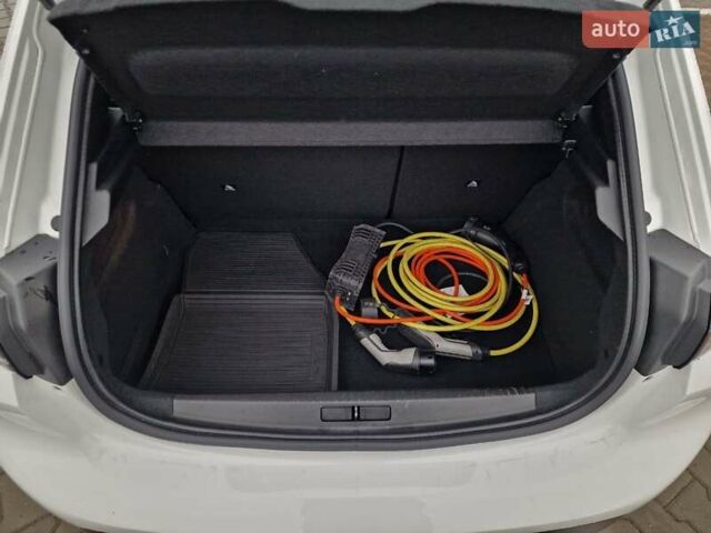 Белый Пежо e-208, объемом двигателя 0 л и пробегом 59 тыс. км за 13900 $, фото 51 на Automoto.ua