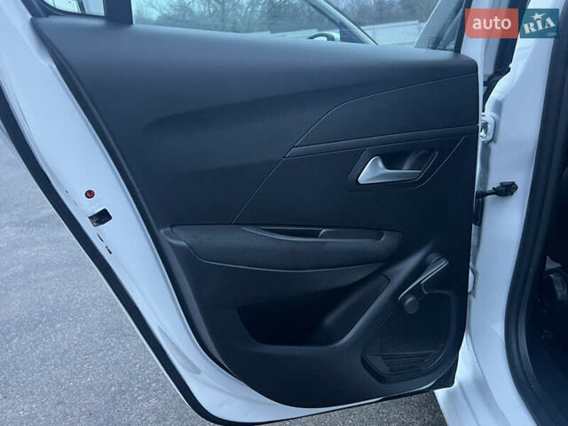 Білий Пежо e-208, об'ємом двигуна 0 л та пробігом 38 тис. км за 13500 $, фото 22 на Automoto.ua