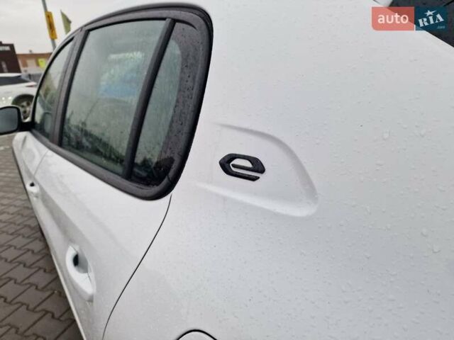 Белый Пежо e-208, объемом двигателя 0 л и пробегом 59 тыс. км за 13900 $, фото 19 на Automoto.ua