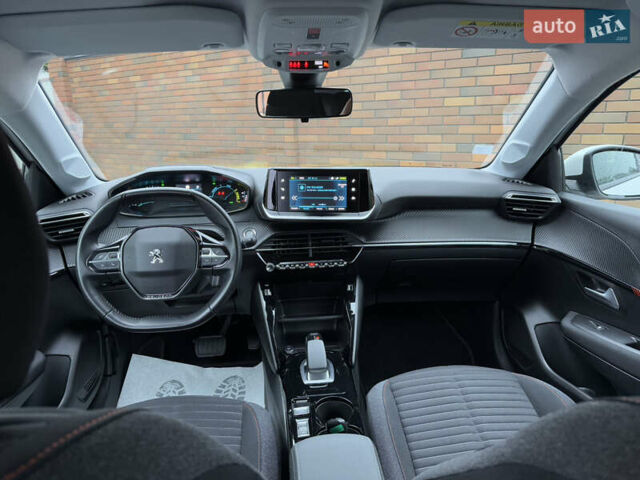 Белый Пежо e-208, объемом двигателя 0 л и пробегом 17 тыс. км за 14799 $, фото 29 на Automoto.ua