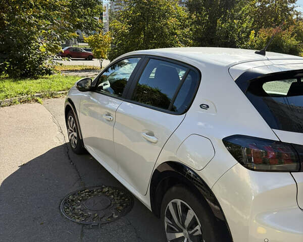 Белый Пежо e-208, объемом двигателя 0 л и пробегом 72 тыс. км за 14000 $, фото 6 на Automoto.ua