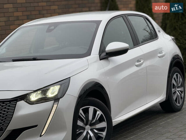 Белый Пежо e-208, объемом двигателя 0 л и пробегом 17 тыс. км за 14799 $, фото 16 на Automoto.ua