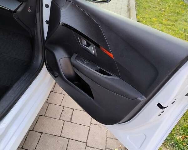 Білий Пежо e-208, об'ємом двигуна 0 л та пробігом 26 тис. км за 12970 $, фото 4 на Automoto.ua