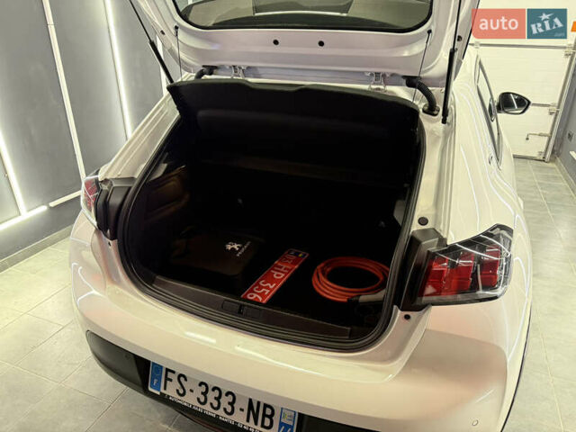 Белый Пежо e-208, объемом двигателя 0 л и пробегом 17 тыс. км за 14500 $, фото 40 на Automoto.ua