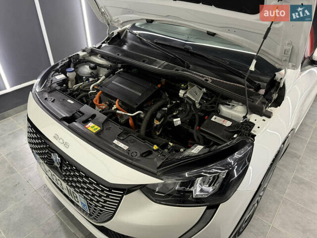 Белый Пежо e-208, объемом двигателя 0 л и пробегом 17 тыс. км за 14500 $, фото 44 на Automoto.ua