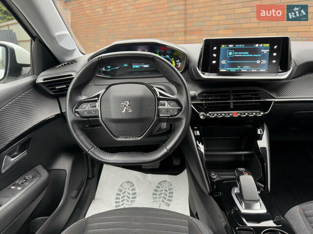 Белый Пежо e-208, объемом двигателя 0 л и пробегом 17 тыс. км за 14799 $, фото 30 на Automoto.ua