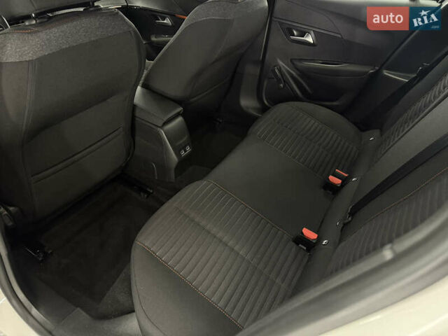 Белый Пежо e-208, объемом двигателя 0 л и пробегом 17 тыс. км за 14500 $, фото 36 на Automoto.ua