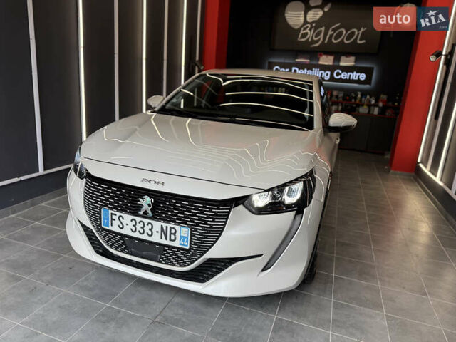 Белый Пежо e-208, объемом двигателя 0 л и пробегом 17 тыс. км за 14500 $, фото 2 на Automoto.ua