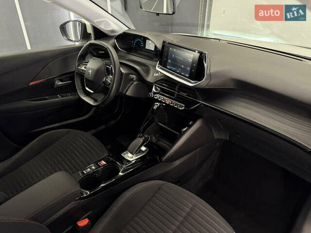 Белый Пежо e-208, объемом двигателя 0 л и пробегом 17 тыс. км за 14500 $, фото 26 на Automoto.ua