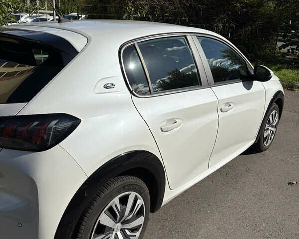 Белый Пежо e-208, объемом двигателя 0 л и пробегом 72 тыс. км за 14000 $, фото 4 на Automoto.ua