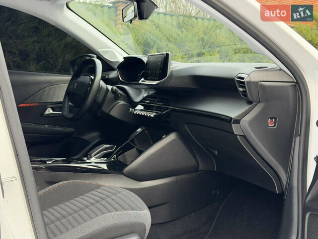 Білий Пежо e-208, об'ємом двигуна 0 л та пробігом 17 тис. км за 14999 $, фото 20 на Automoto.ua