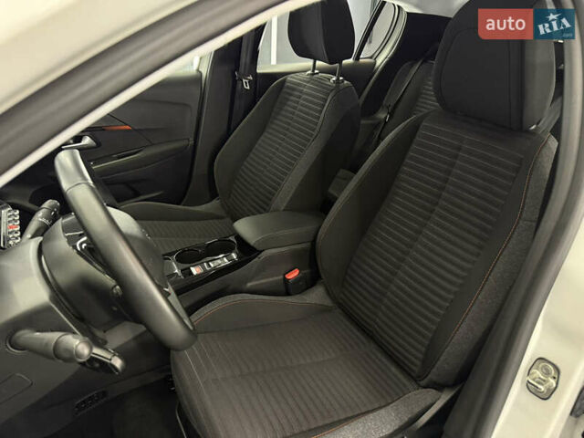 Белый Пежо e-208, объемом двигателя 0 л и пробегом 17 тыс. км за 14500 $, фото 22 на Automoto.ua