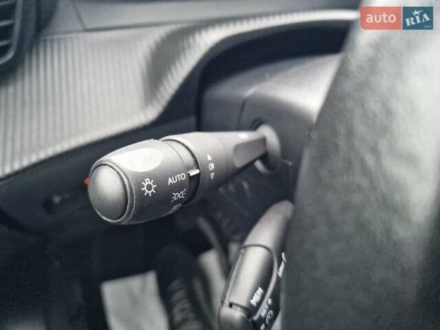 Белый Пежо e-208, объемом двигателя 0 л и пробегом 59 тыс. км за 13900 $, фото 34 на Automoto.ua