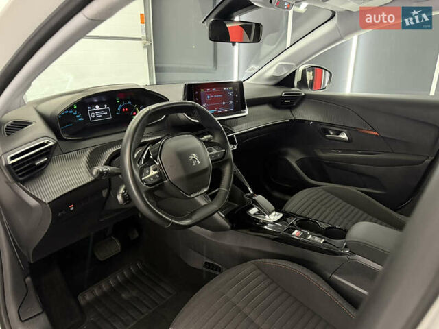 Белый Пежо e-208, объемом двигателя 0 л и пробегом 17 тыс. км за 14500 $, фото 20 на Automoto.ua