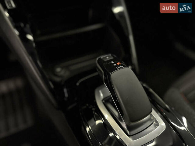 Белый Пежо e-208, объемом двигателя 0 л и пробегом 17 тыс. км за 14500 $, фото 34 на Automoto.ua