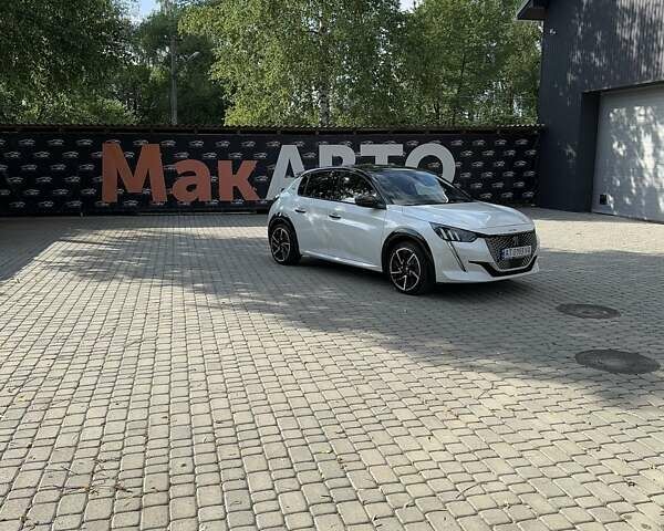 Белый Пежо e-208, объемом двигателя 0 л и пробегом 45 тыс. км за 16500 $, фото 1 на Automoto.ua