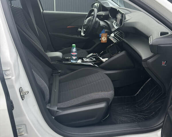 Белый Пежо e-208, объемом двигателя 0 л и пробегом 19 тыс. км за 14500 $, фото 9 на Automoto.ua