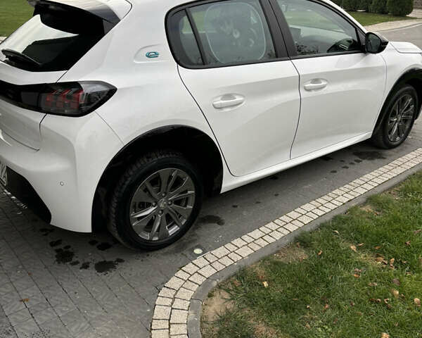 Белый Пежо e-208, объемом двигателя 0 л и пробегом 19 тыс. км за 14500 $, фото 15 на Automoto.ua