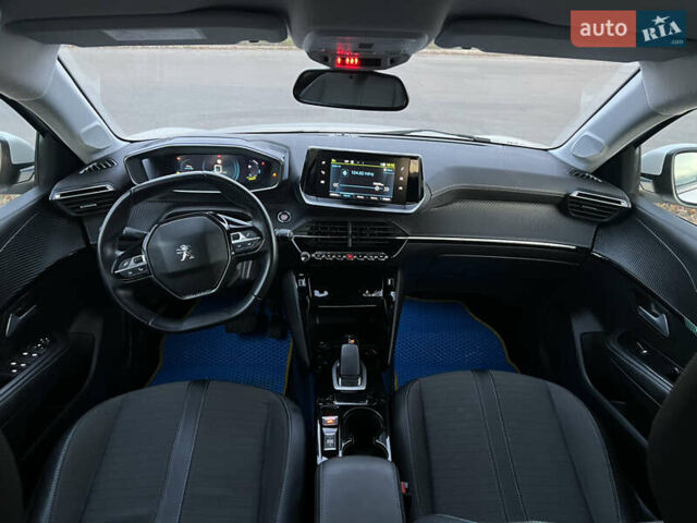 Белый Пежо e-208, объемом двигателя 0 л и пробегом 25 тыс. км за 14250 $, фото 6 на Automoto.ua