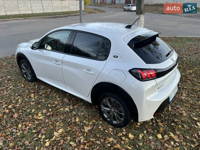 Белый Пежо e-208, объемом двигателя 0 л и пробегом 25 тыс. км за 14250 $, фото 4 на Automoto.ua