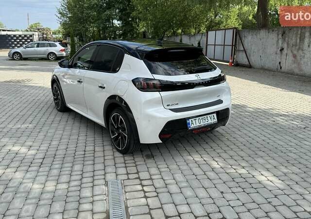 Белый Пежо e-208, объемом двигателя 0 л и пробегом 45 тыс. км за 16500 $, фото 40 на Automoto.ua